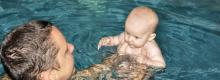 dziecko na basenie